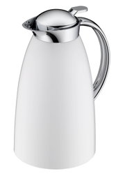 Weiße Isolierkanne/Thermoskanne mit glänzendem Edelstahl-Deckel und ergonomischem Griff, freigestellt vor schwarzem Hintergrund, perspektivisch in leichter Schrägansicht von vorn (3/4-Ansicht)