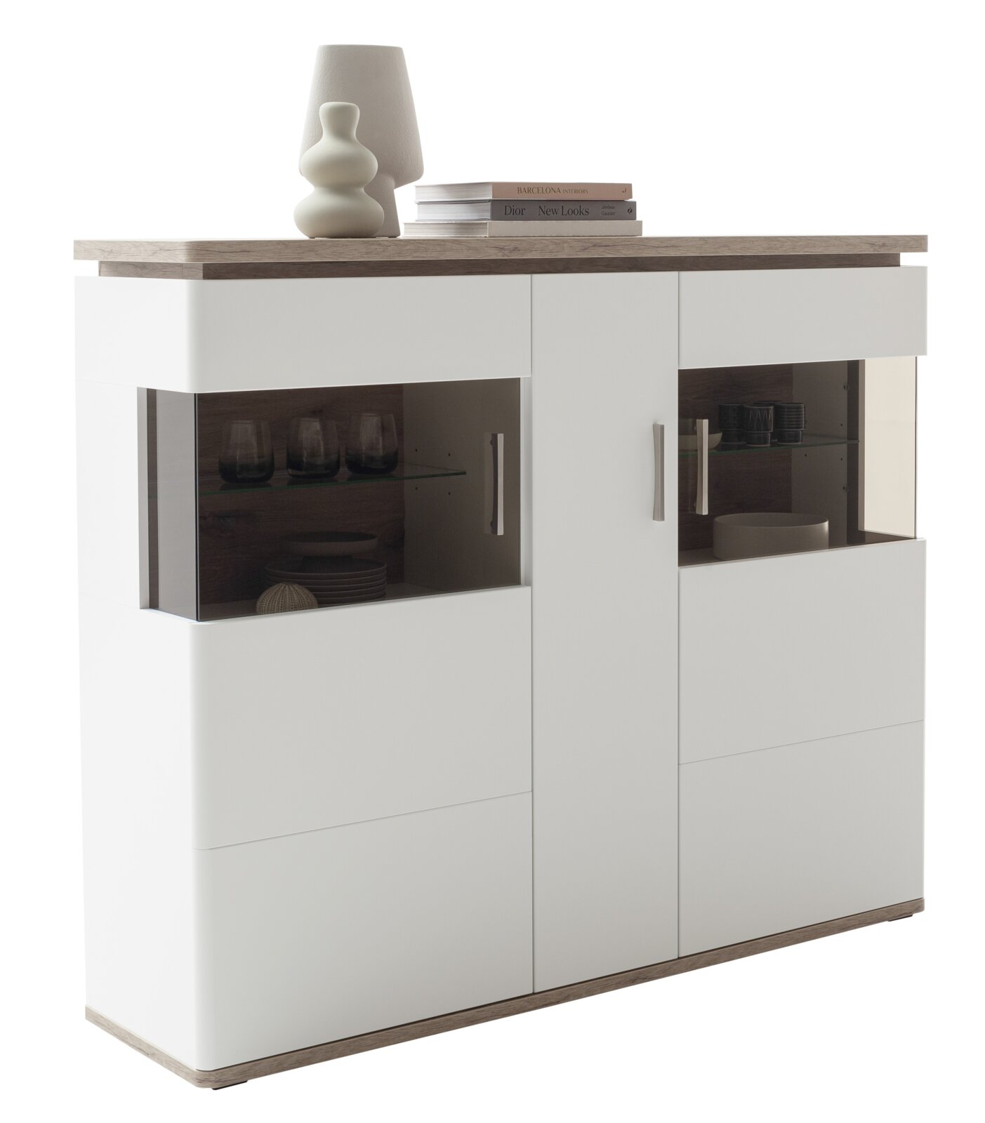 Modernes Highboard in Weiß mit Holzdetails, zwei Glastüren und dekorativen Elementen auf der Oberseite, seitliche Perspektive