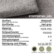 Nahaufnahme/Detailansicht von hellgrauem Webstoff (100% PES) mit Stoffdaten: 100.000 Scheuertouren, Abriebfestigkeit 4–5, Pillingfestigkeit 4, Pflegehinweise sowie OEKO-TEX Standard 100, REACH-konform und Easy Clean.