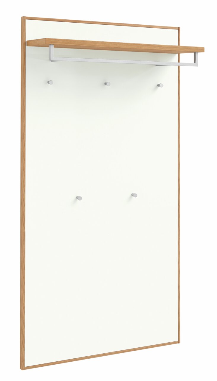 VOSS XL-Garderobenpaneel lang V100 XL-Garderobenpaneel in Holzoptik mit weißer Front, mehreren Haken und einer Ablage, seitliche Perspektive
