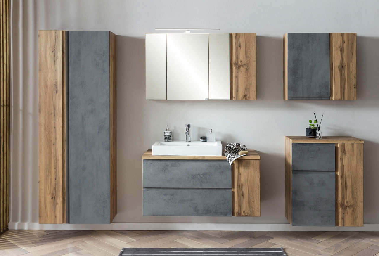 Moderner Hochschrank 65 cm in Holzoptik und grauem Design, frontal abgebildet in einem stilvollen Badezimmer.