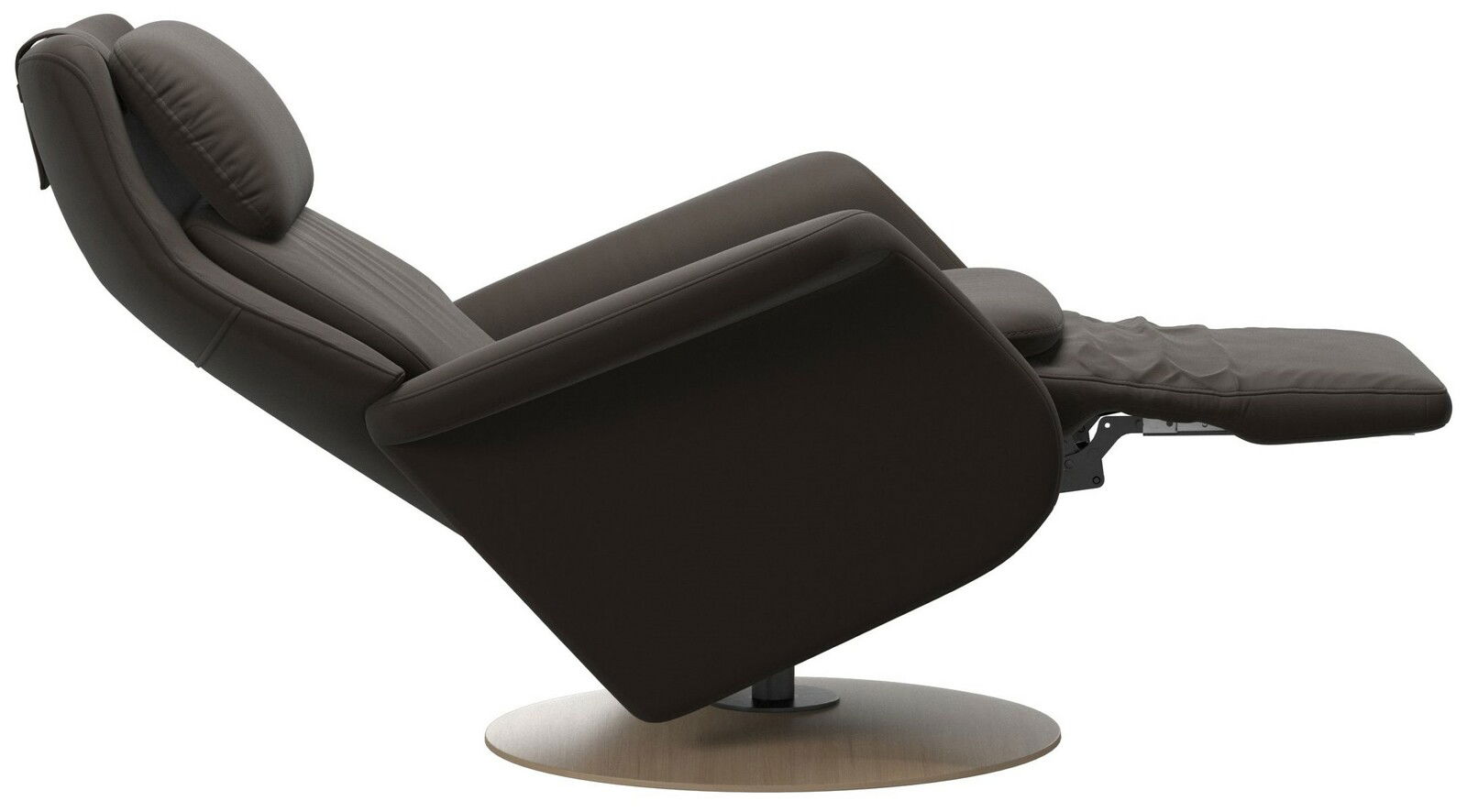 Seitliche Ansicht eines modernen, dunkelbraunen Fernsehsessels in Liegeposition auf einem runden Holzfuß.