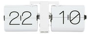 Moderne Wanduhr mit Klappzahlen, frontal abgebildet, zeigt die Uhrzeit 22:10.