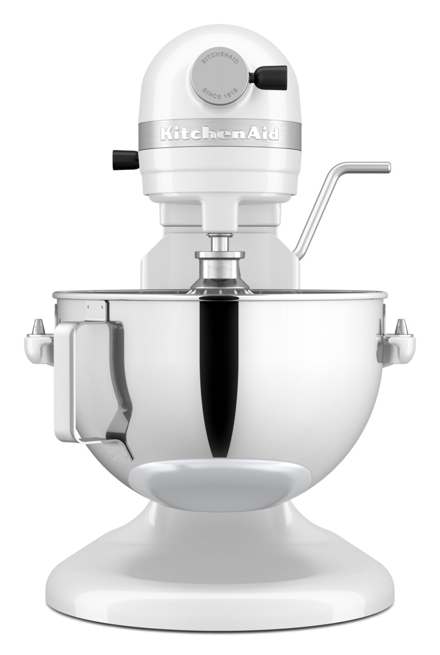 Weiße Küchenmaschine mit Edelstahl-Rührschüssel, Frontalansicht