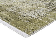 Designer Teppich in Grün- und Grautönen, Nahaufnahme aus seitlicher Perspektive