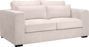 Beiges 2-Sitzer-Sofa mit Cordbezug, breiten Armlehnen und zwei Sitz- sowie Rückenkissen, freigestellt auf weißem Hintergrund, Ansicht schräg von vorne