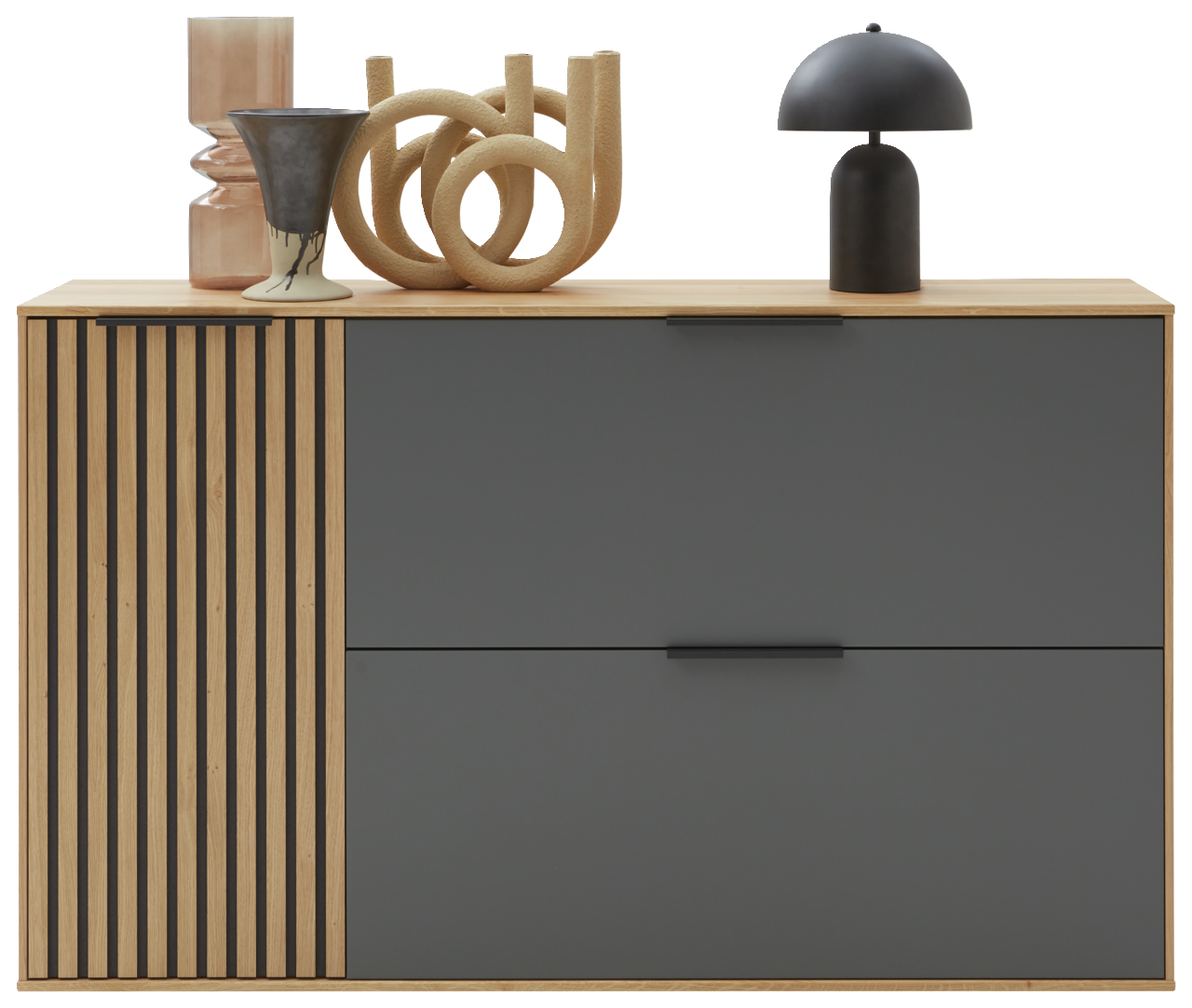 Moderner Hängeschuhschrank mit Holz- und Grauelementen, dekoriert mit Vasen und einer Lampe, Frontalansicht