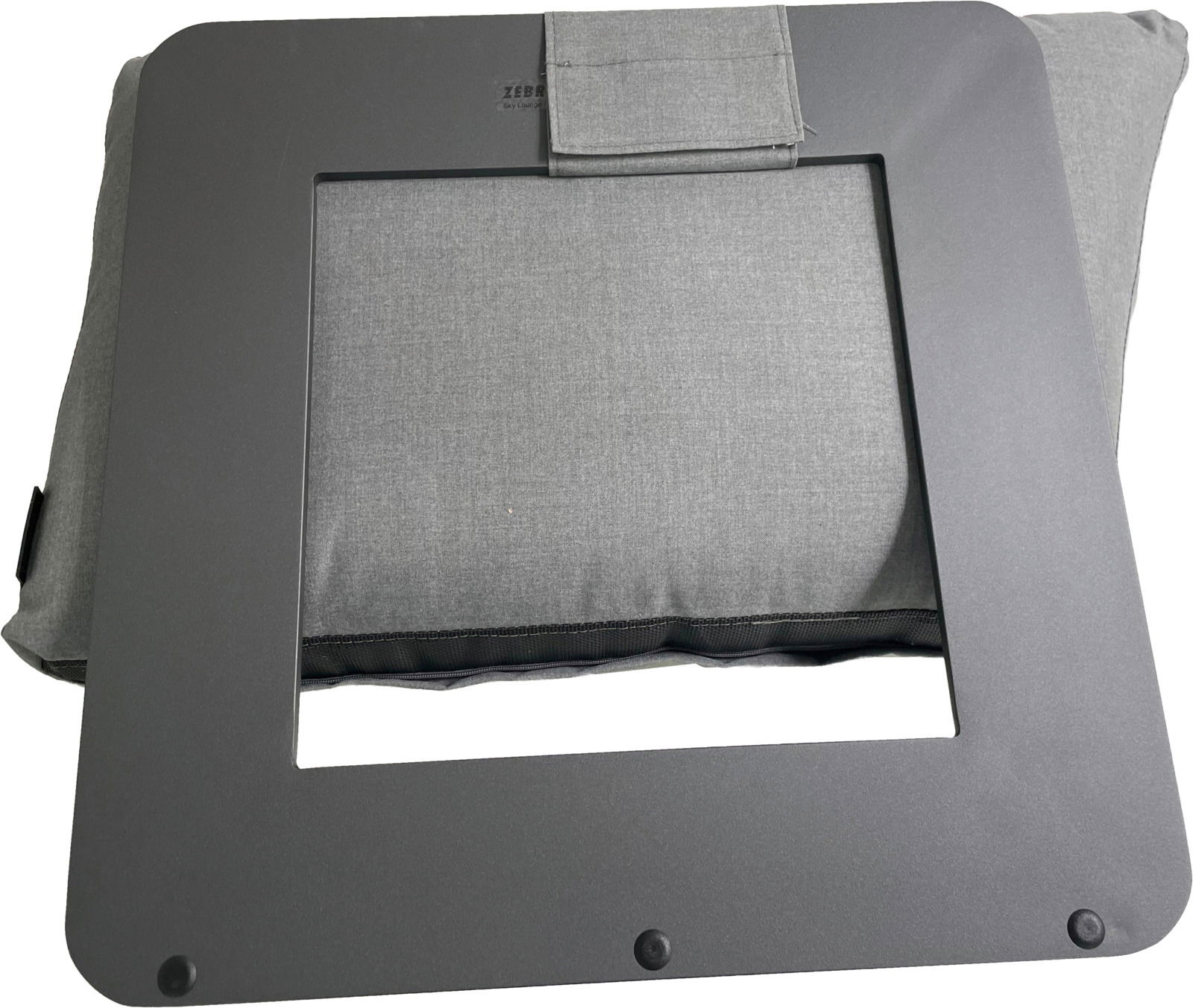 Graue Lounge-Rückenlehne mit rechteckigem Rahmen, von oben betrachtet.