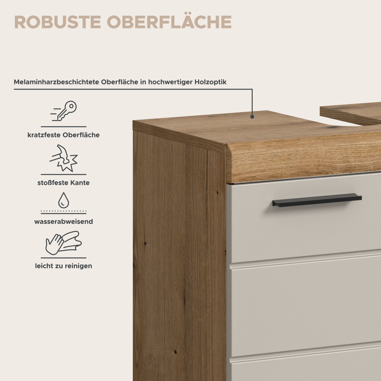 Detailansicht eines Sideboards/Kommode in Holzoptik mit melaminharzbeschichteter, robuster Oberfläche; sichtbare kratzfeste, stoßfeste, wasserabweisende und leicht zu reinigende Eigenschaften, Perspektive: schräg von vorne oben auf die rechte Ecke mit Sch