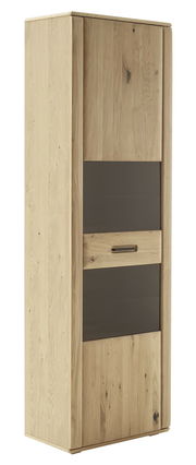 Vitrine aus hellem Holz mit dunklen Glaseinsätzen, seitliche Perspektive