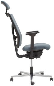 Seitenansicht eines modernen Drehstuhls mit Armlehnen und Kopfstütze, Modell Dieter Knoll Drehstuhl NUOVO.