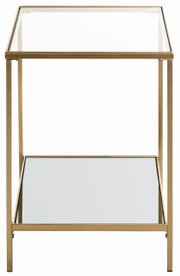 Moderner Beistelltisch mit Glasplatte und goldfarbenem Metallrahmen, Frontalansicht