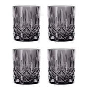 Vier Whiskybecher aus Kristallglas mit elegantem Schliffmuster, frontal abgebildet.