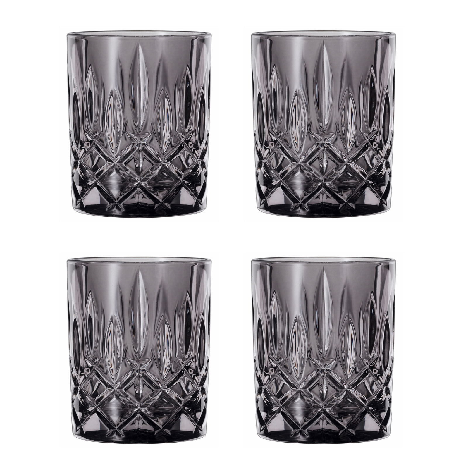 Vier Whiskybecher aus Kristallglas mit elegantem Schliffmuster, frontal abgebildet.