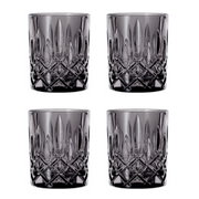 Vier Whiskybecher aus Kristallglas mit elegantem Schliffmuster, frontal abgebildet.