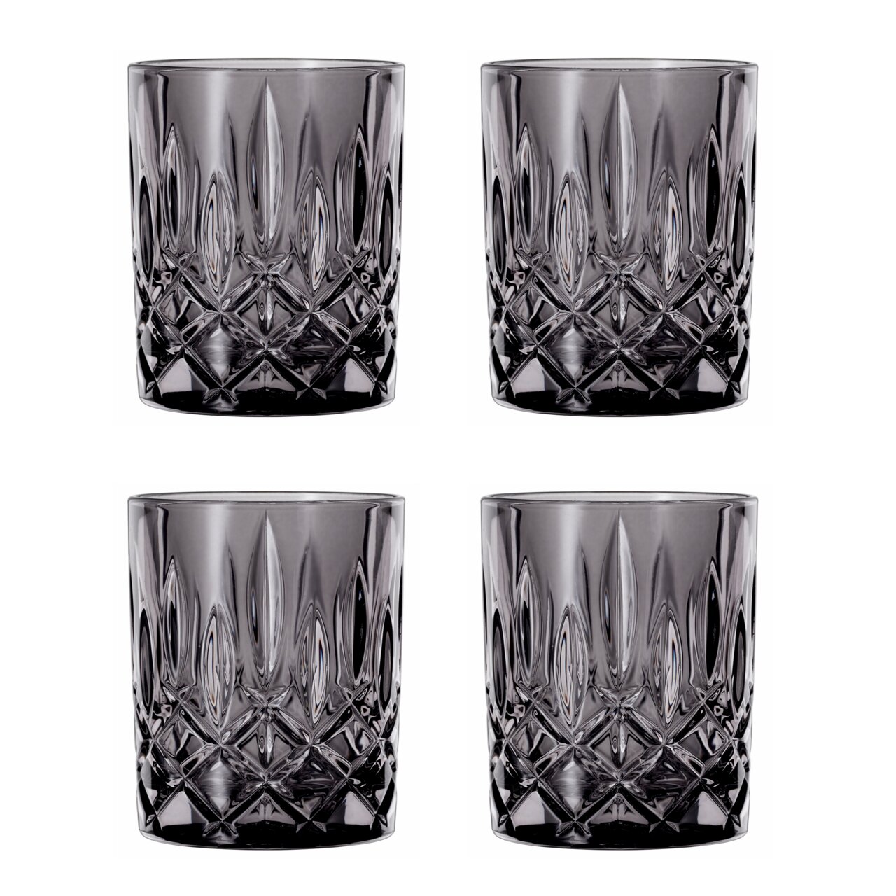 Vier Whiskybecher aus Kristallglas mit elegantem Schliffmuster, frontal abgebildet.