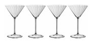 Vier elegante Martinigläser aus klarem Glas, frontal nebeneinander aufgereiht, mit schlanken Stielen und breiten Kelchen.
