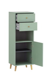 Grünes Highboard mit zwei offenen Schubladen und einer geöffneten Tür, aus seitlicher Perspektive fotografiert.