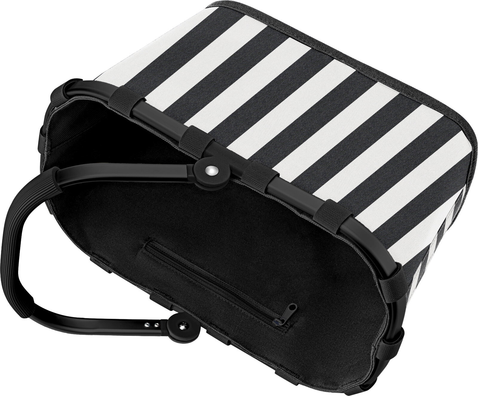 Schwarz-weiß gestreifte Picknicktasche mit stabilem Metallrahmen und Reißverschlussfach, schräg von oben in Seitenansicht fotografiert.