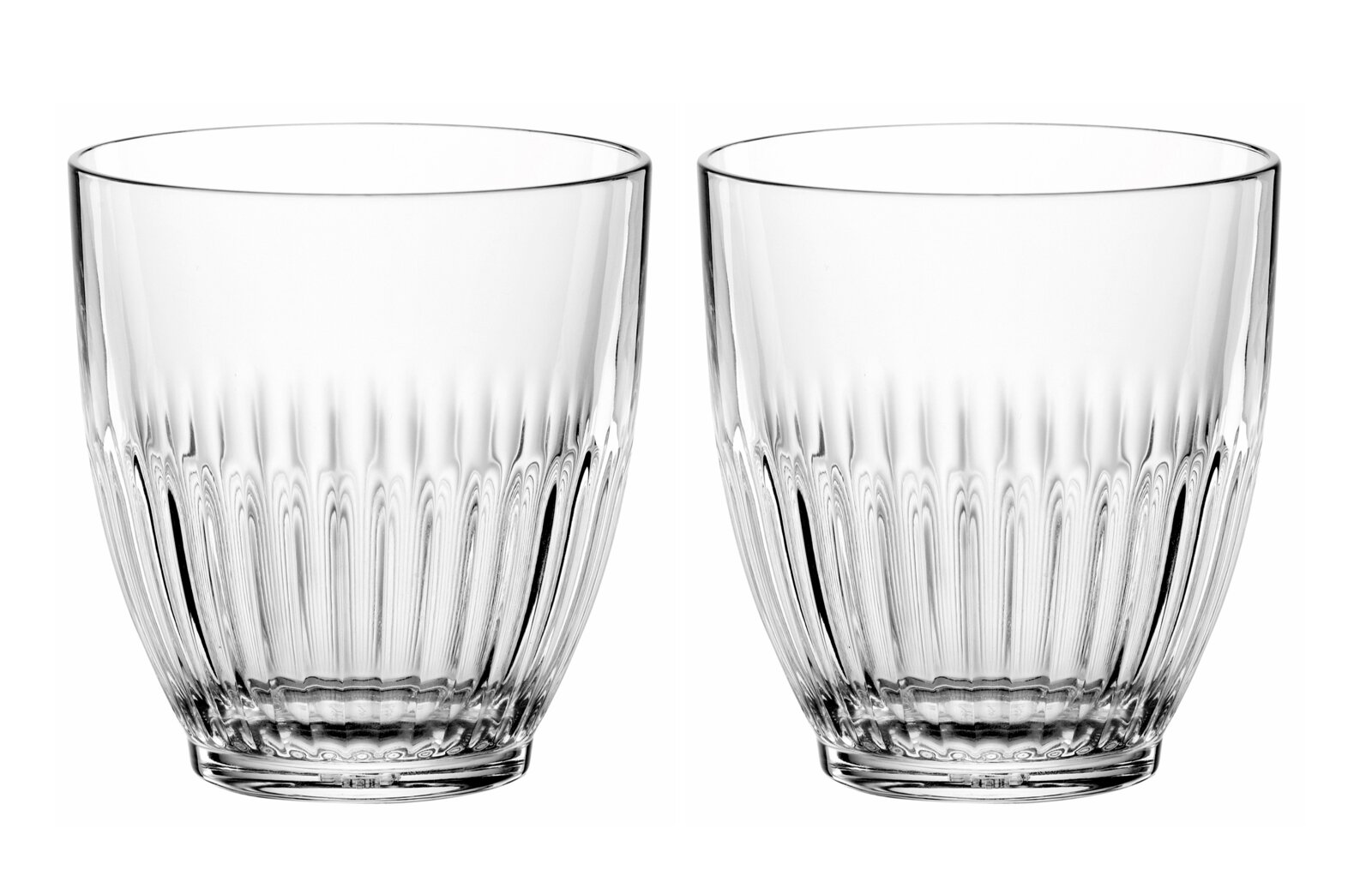 Set van twee transparante glazen tumblers met geribbelde structuur aan de onderzijde, gefotografeerd frontaal op ooghoogte tegen een witte achtergrond