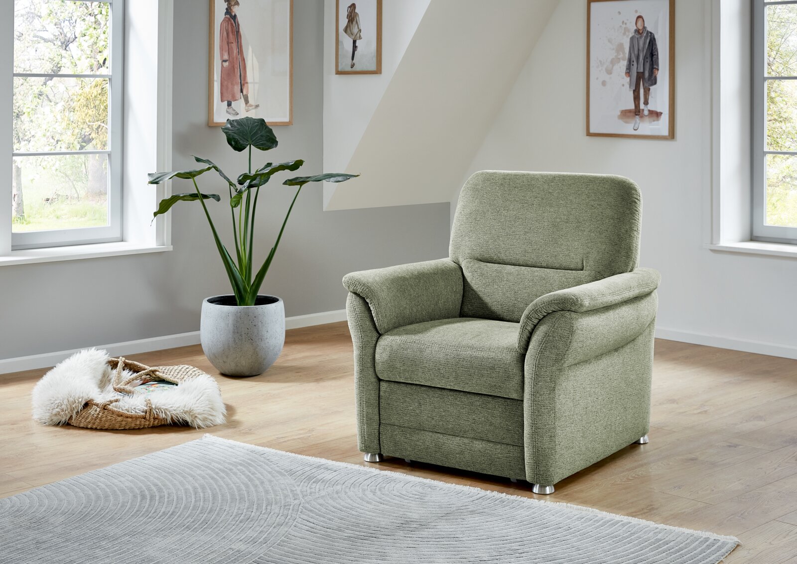 Groene fauteuil in een moderne woonkamer, zijaanzicht