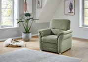 Groene fauteuil in een moderne woonkamer, zijaanzicht