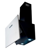 Moderne schwarze Wand-Dunstabzugshaube mit Edelstahl-Frontklappe und zwei LED-Spots, perspektivische Ansicht schräg von unten/vorne