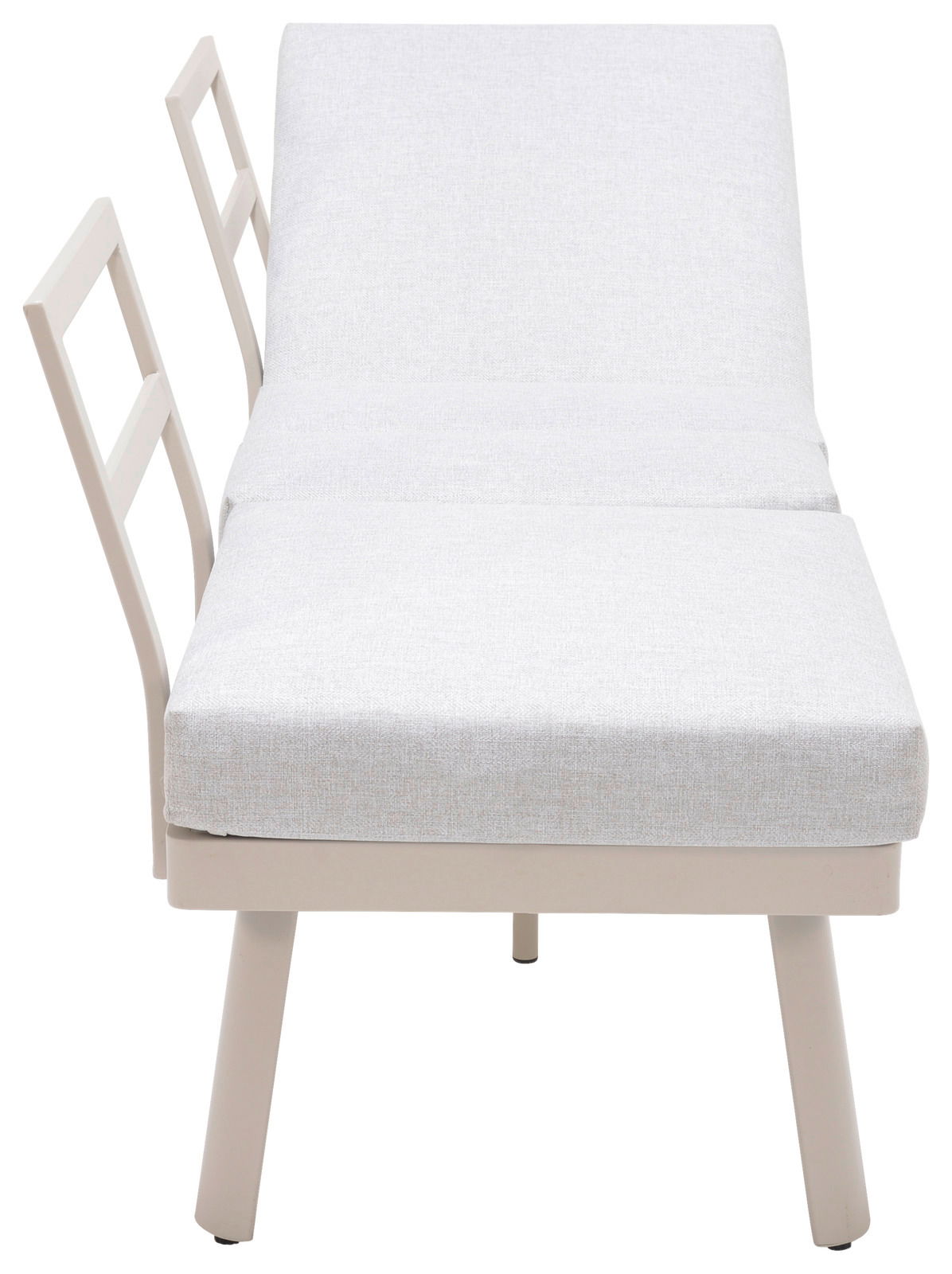 Frontale Ansicht einer Lounge-Kombination mit hellgrauen Polstern und beigen Metallrahmen.