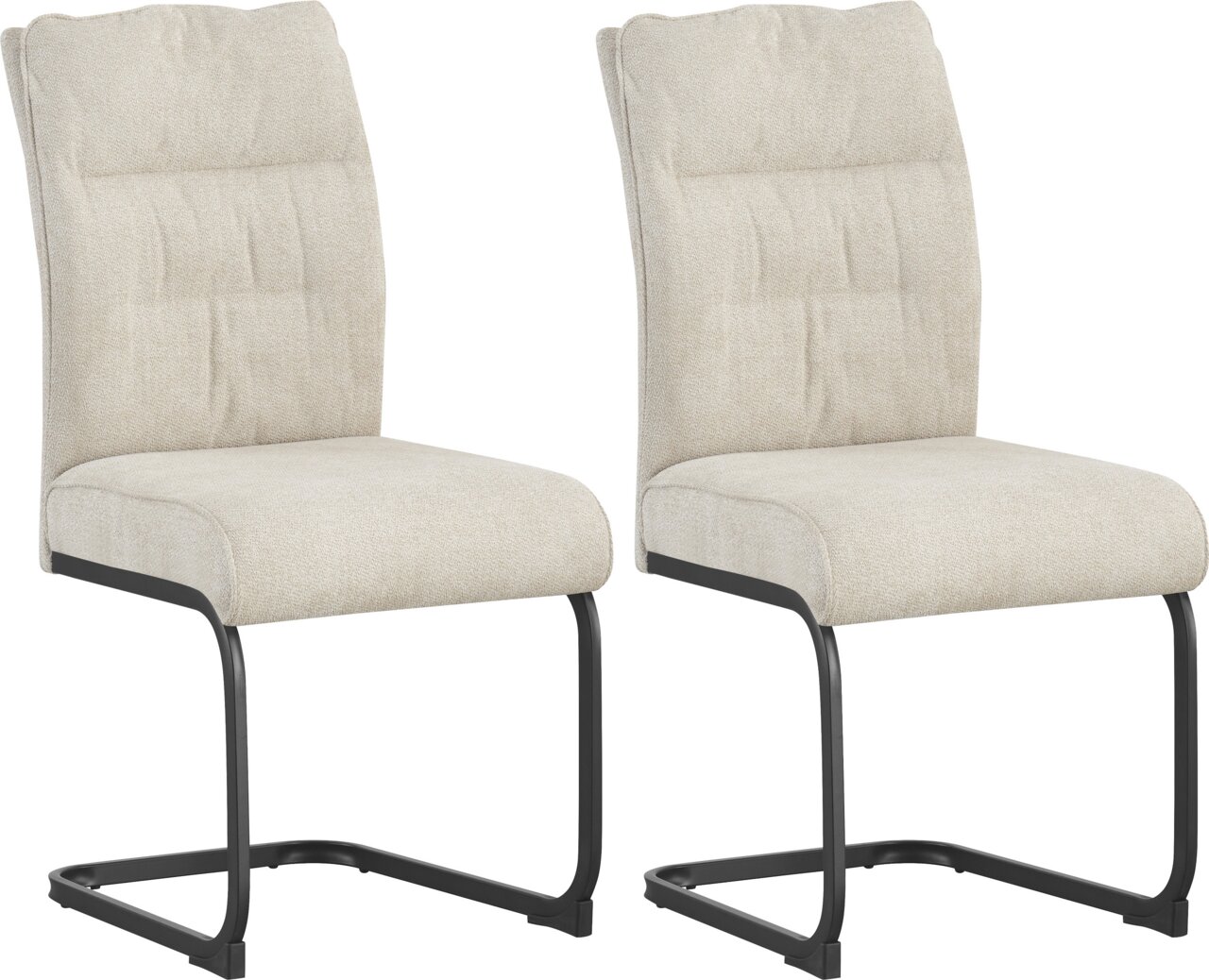 Zwei gepolsterte Esszimmerstühle in Beige mit schwarzem Freischwinger-Metallgestell, schräg von vorne in leichter Seitenansicht auf weißem Hintergrund