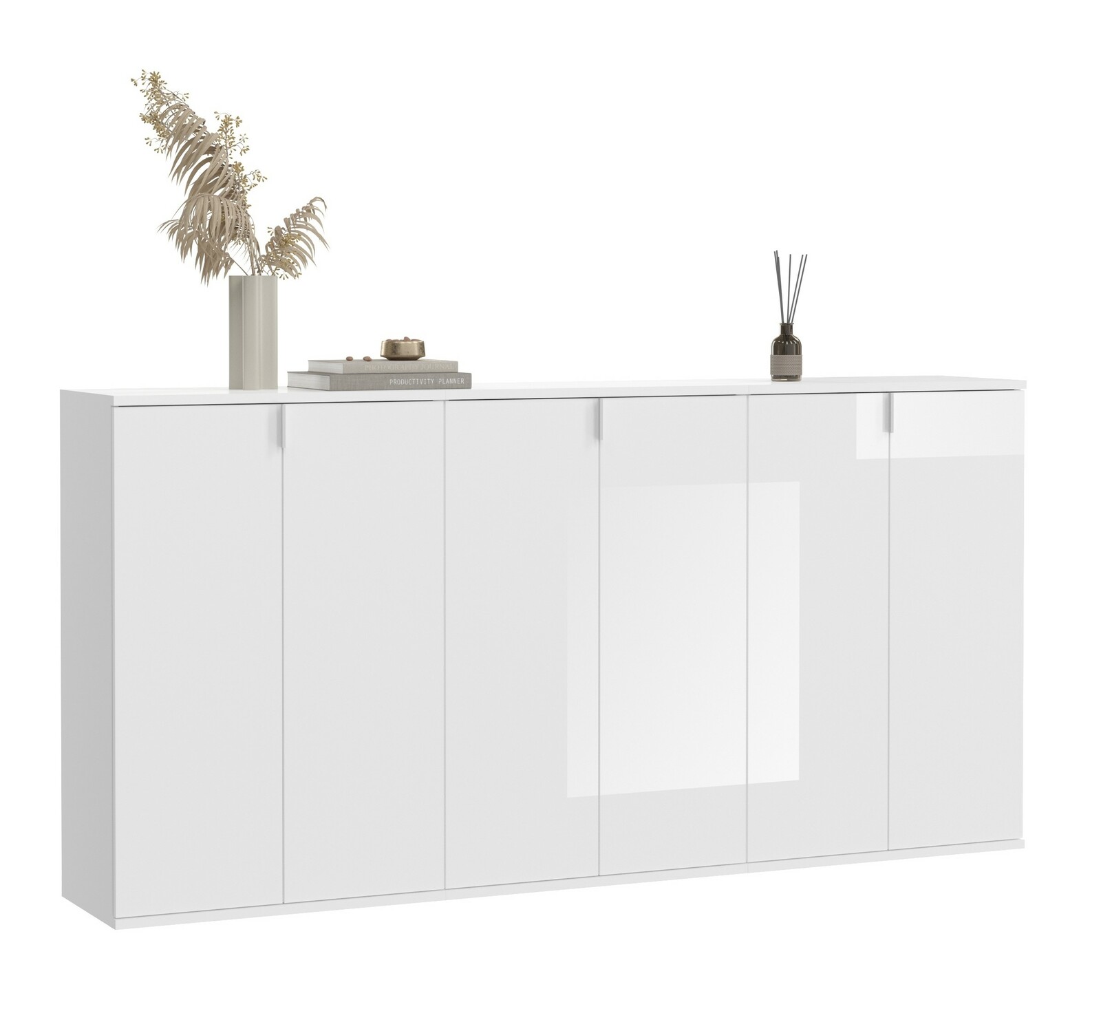 MID.YOU Schuhkommodenkombination PROJEKT X Weiße Garderobenkombination mit fünf Türen, dekoriert mit einem Buch, einer Vase mit getrockneten Pflanzen und einem Duftstäbchen, seitliche Perspektive.