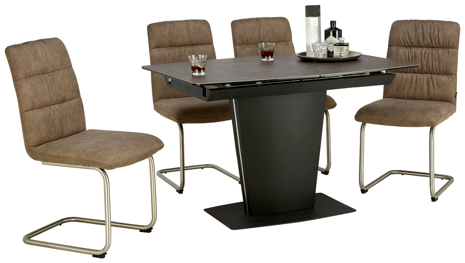 Moderner Esstisch mit vier gepolsterten Stühlen in Braun, seitliche Perspektive