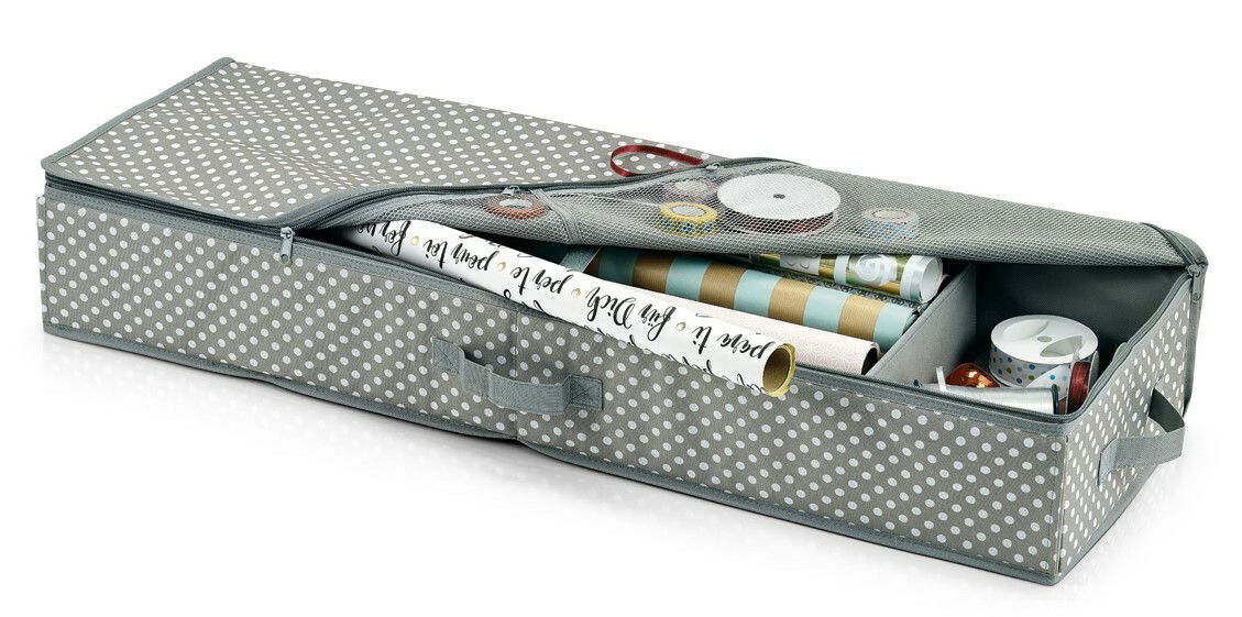 Geschenkpapier-Organizer in grauem Punktmuster, geöffnet mit sichtbaren Rollen und Bändern, seitliche Perspektive