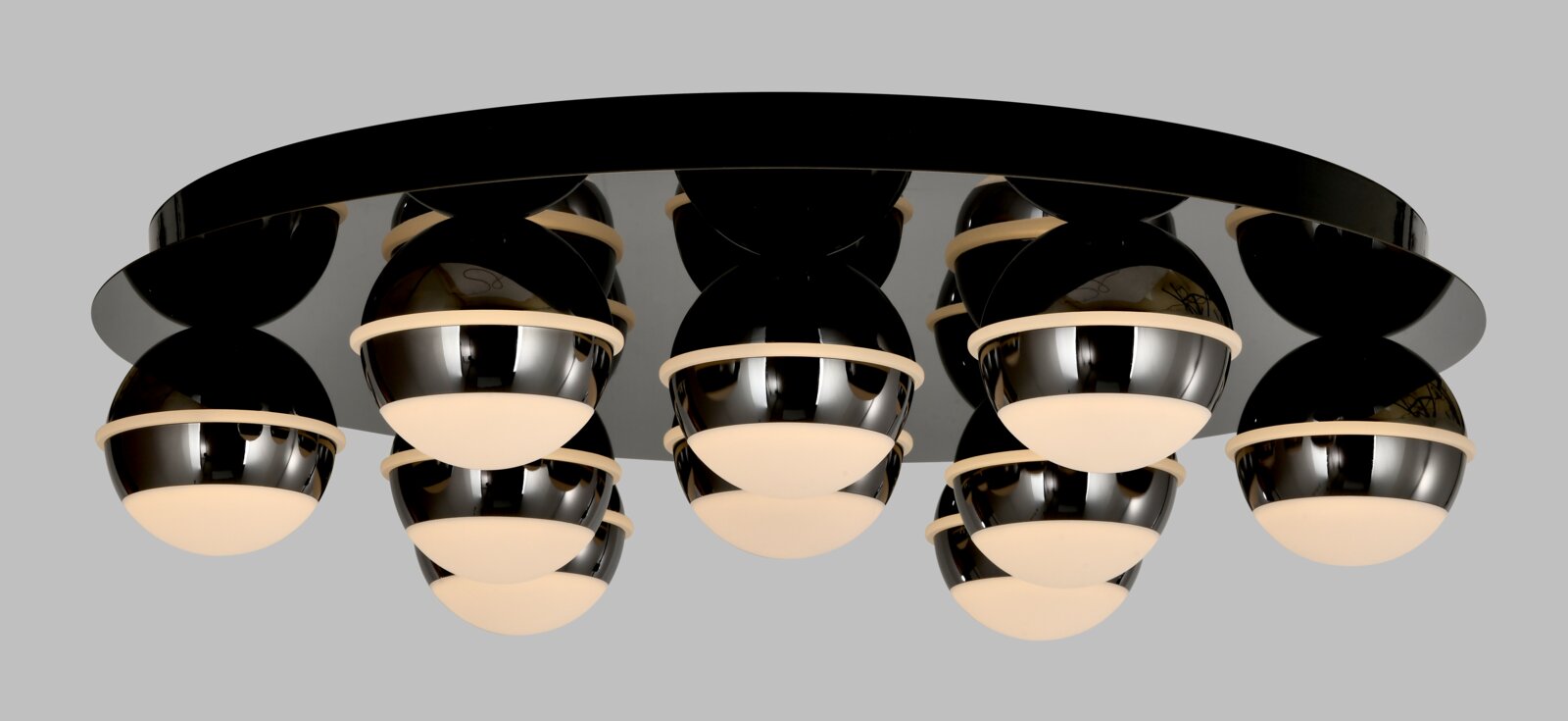 Moderne led-plafondlamp met meerdere bolvormige lichtelementen, zijaanzicht