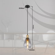 Moderne Hängeleuchte mit transparentem Glas und goldener Fassung, seitliche Perspektive