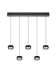 Moderne Pendelleuchte mit fünf kugelförmigen Lampenschirmen, hängend an dünnen Kabeln von einer rechteckigen Deckenhalterung, Frontalansicht.