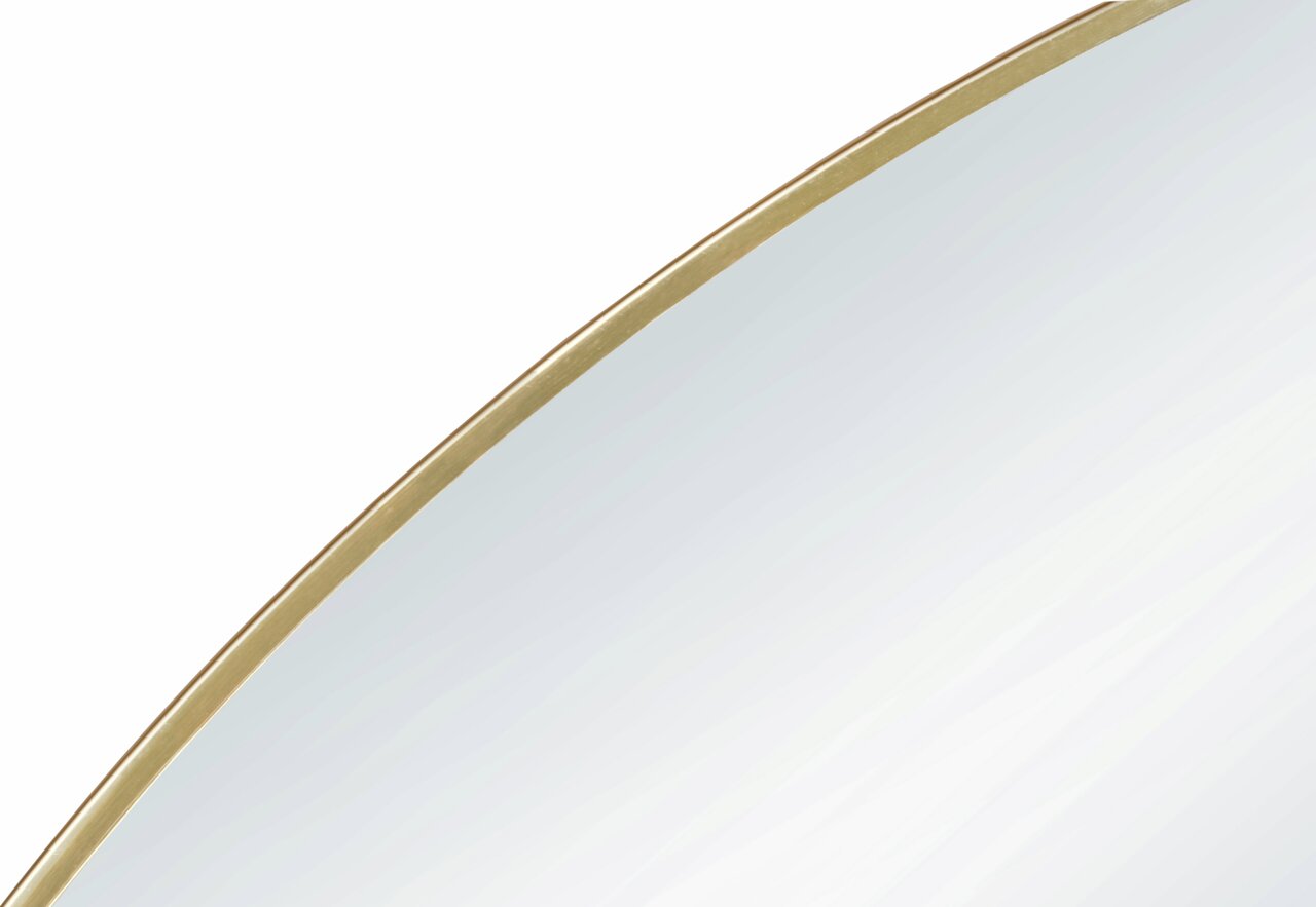 Nahaufnahme eines runden Spiegels mit goldenem Rahmen, perspektivisch von der Seite aufgenommen.