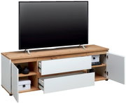 TV-Lowboard aus Holz mit weißem Finish, zwei offenen Schubladen und zwei offenen Türen, frontal betrachtet.