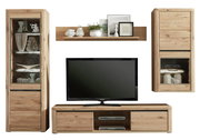 Wandkombination KORSIKA in Holzoptik mit TV-Schrank, zwei Vitrinen und einem Wandregal, frontal betrachtet.