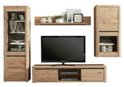 Wandcombinatie KORSIKA in houtlook met tv-kast, twee vitrinekasten en een wandplank, gezien vanaf de voorkant.
