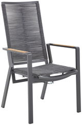 Moderner Relaxsessel mit grauem Metallrahmen und geflochtenem Sitz, seitliche Perspektive