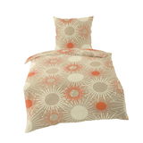 Bettwäsche-Set aus Mako-Satin in der Größe 155x200 cm mit einem modernen, geometrischen Muster in Beige und Orange, aus der Vogelperspektive fotografiert.