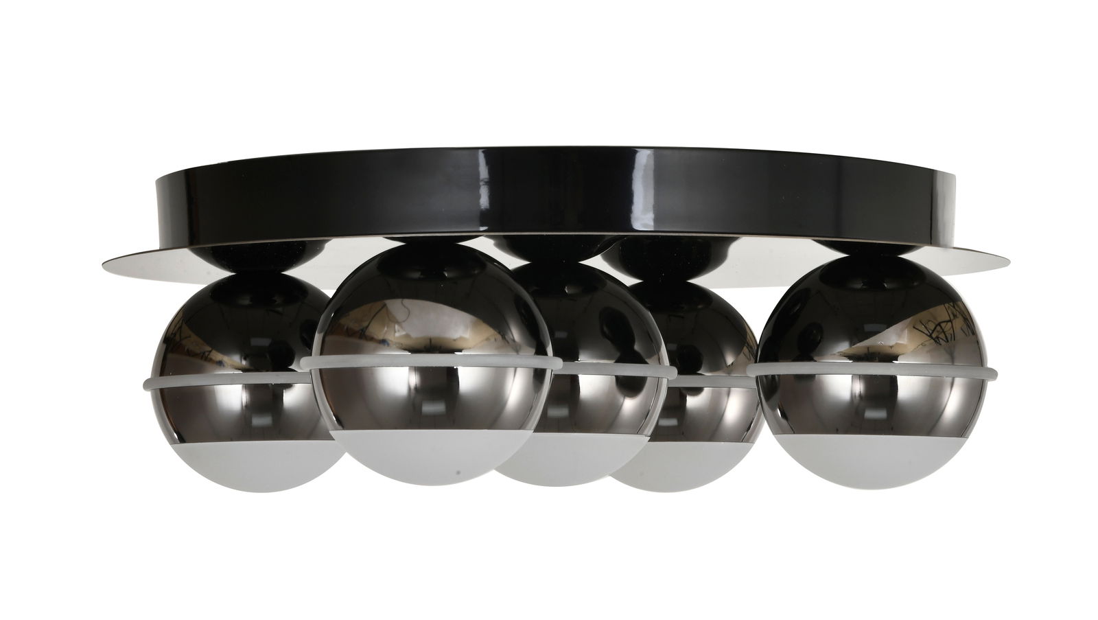 Moderne LED-Deckenleuchte mit mehreren kugelförmigen Lampen, seitliche Perspektive