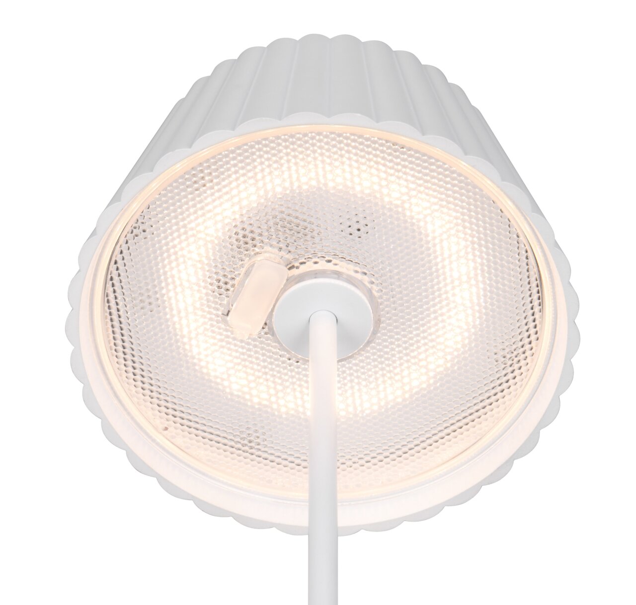 Nahaufnahme der Unterseite einer weißen Akku-Stehleuchte SUAREZ mit leuchtendem LED-Ring, von unten betrachtet.