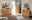 Holzkommoden in einem modernen Wohnzimmer, fotografiert aus einer seitlichen Perspektive mit natürlichem Licht.