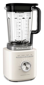 KitchenAid Standmixer in Creme mit transparentem 2,0-l-Mixbehälter, schwarzem Deckel und seitlichem Griff, Frontansicht leicht von rechts mit Drehregler und Programmtasten