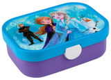 Brotdose mit Frozen 2 Motiv, zeigt Anna, Elsa, Olaf und Kristoff, aus schräger Perspektive fotografiert.