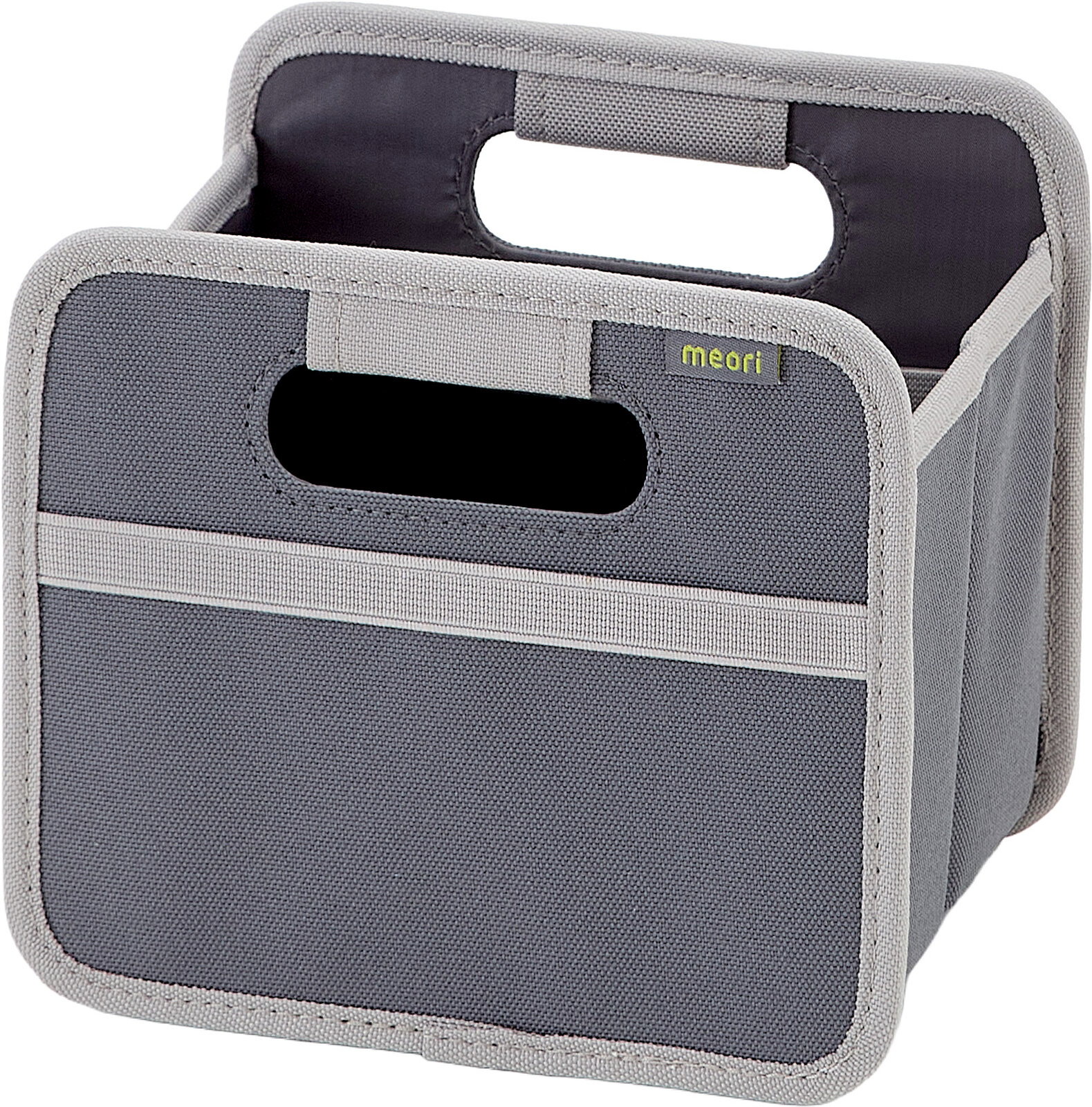 Grauer faltbarer Aufbewahrungskorb/Organizer aus Stoff mit Tragegriffen und meori-Label, schräg von vorne (3/4-Ansicht) freigestellt auf weißem Hintergrund.
