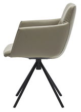 Moderner Sessel in Seitenansicht mit beigem Lederbezug und schwarzem Metallgestell.