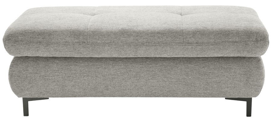 Grauer rechteckiger Hocker mit gepolsterter Oberfläche und schwarzen Metallbeinen, Frontalansicht.