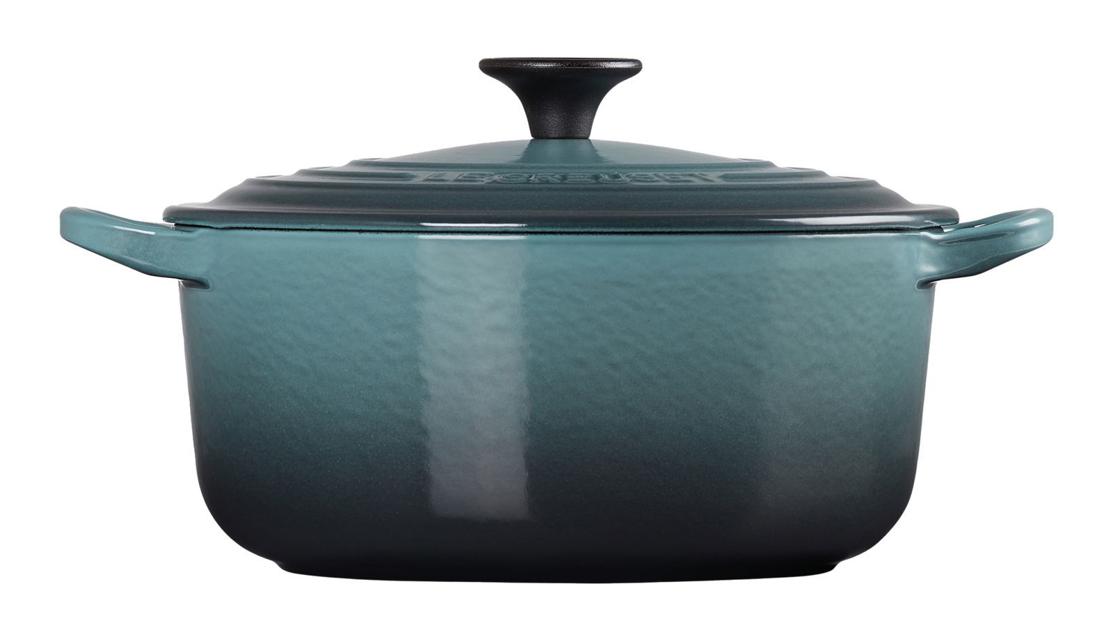 LE CREUSET Bräter 20 cm Tradition OCEAN Frontale Ansicht eines runden, ozeanblauen Bräters mit Deckel und zwei Griffen.
